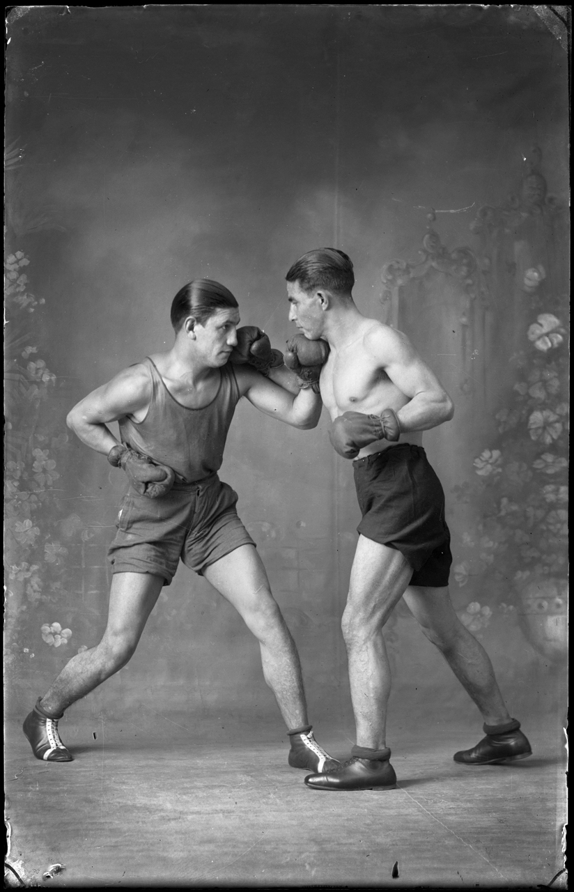 Boxeadores en el silencio, 1938<br/>Gelatina de plata / Silver gelatin print