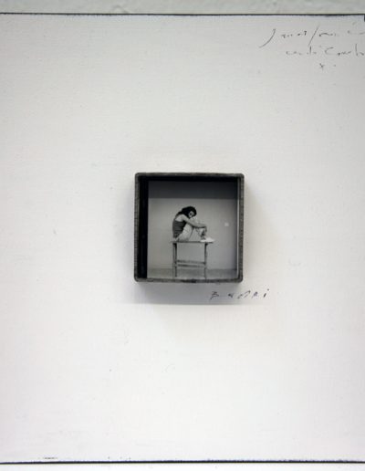 Caja 23, 2010<br/>Collage fotográfico montado en caja de hierro y plomo / Photo collage mounted on iron and lead box.