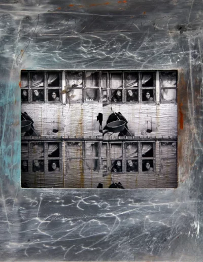 Caja 15<br/>Collage fotográfico montado en cada de hierro y plomo / Photo collage mounted on iron and lead box