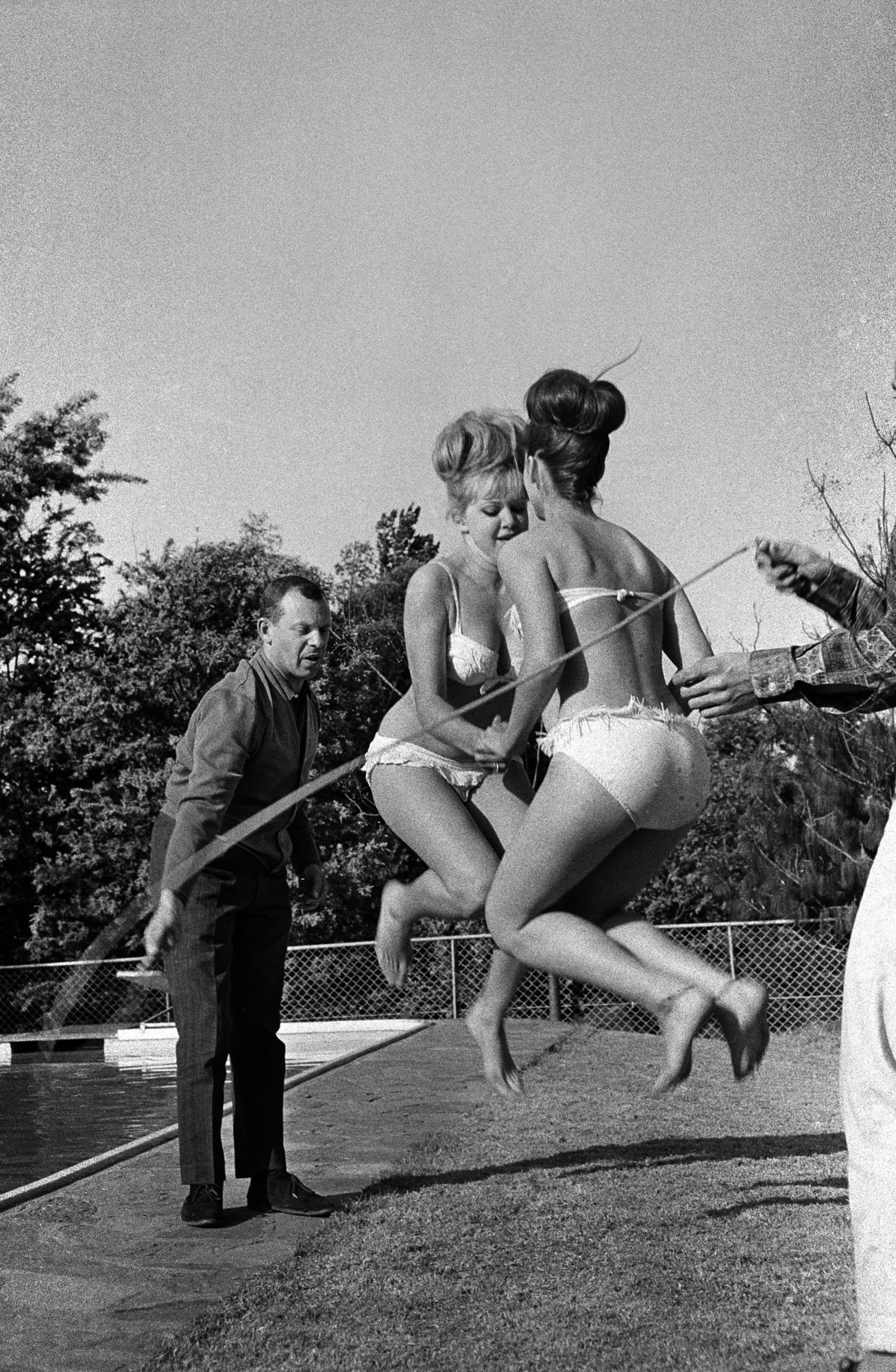 Skipping by the pool, 1960<br/>Gelatina de plata / Silver gelatin