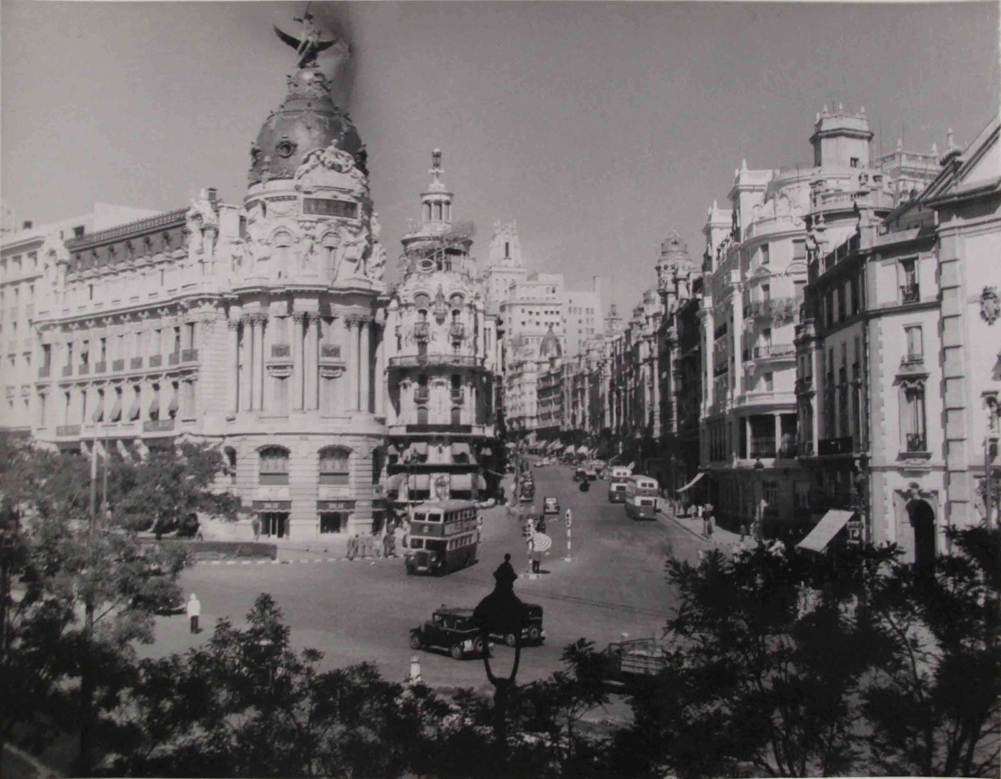 La Gran Vía de Madrid, 1950<br/>Gelatina de plata / Silver gelatin print