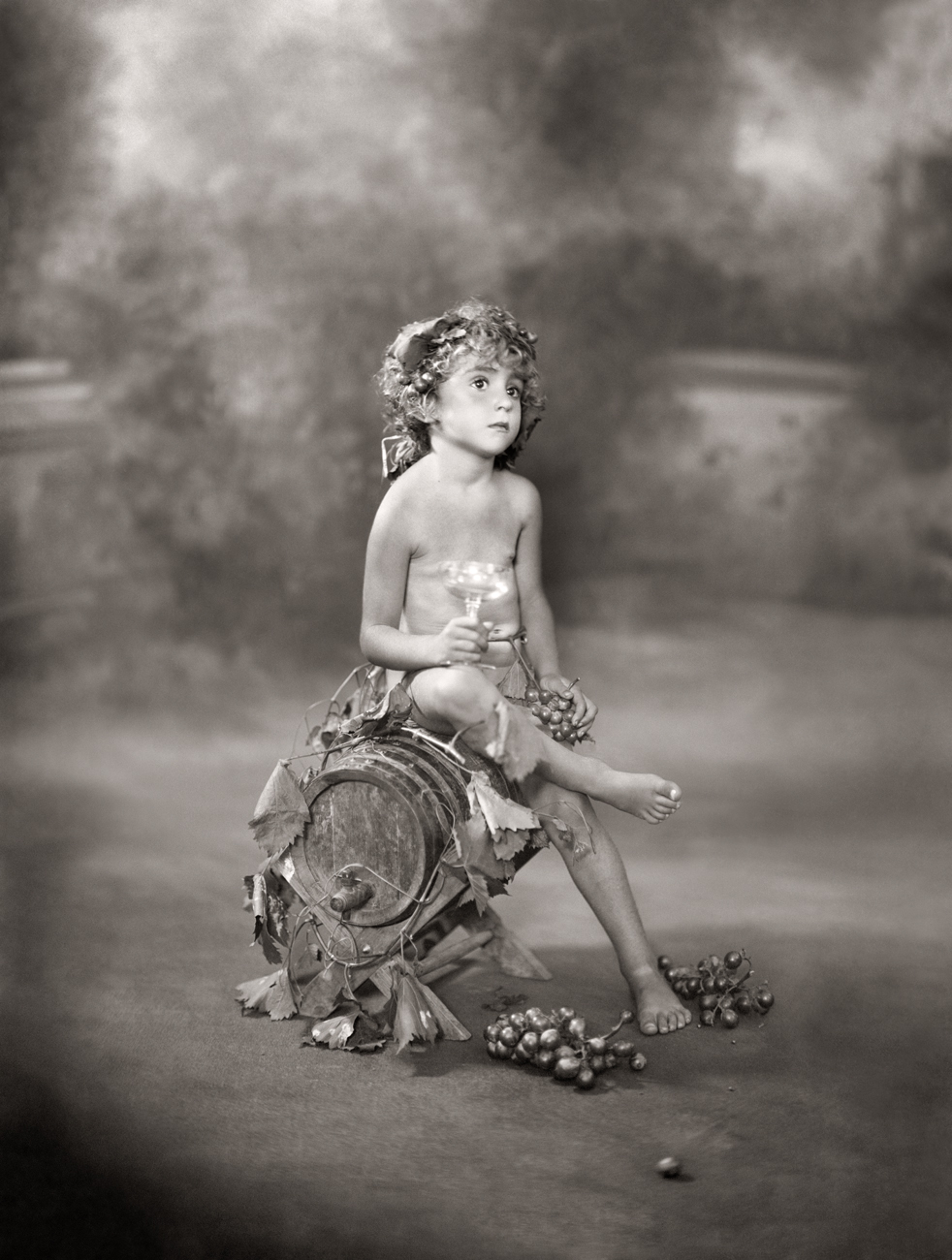 Retrato de un niño disfrazado de Baco<br/>Gelatina de plata / Silver gelatin