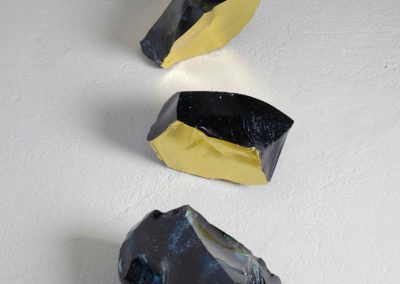 Soledad Córdoba. Transmutación IV, 2019<br/>Cristales en roca y pan de oro