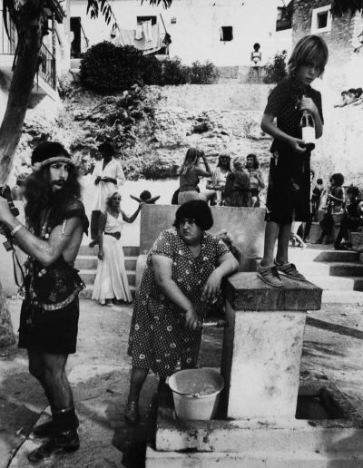 Oriol Maspons. Hippies en Ibiza, 1978<br/>Gelatina de plata / Silver gelatin