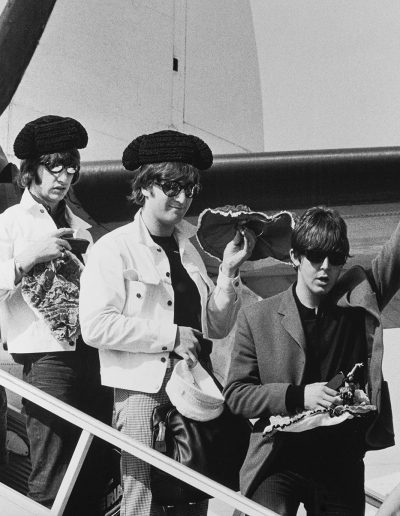Oriol Maspons. Los Beatles bajando del avión en Barcelona, 1965<br/>Gelatina de plata / Silver gelatin