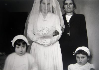 La boda. Salamanca, 1959<br/>Gelatina de plata sobre papel baritado positivada y titulada por el autor con sello de 
tinta en reverso
